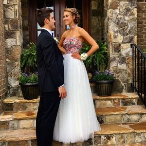Beautiful Sherri Hill white prom dress